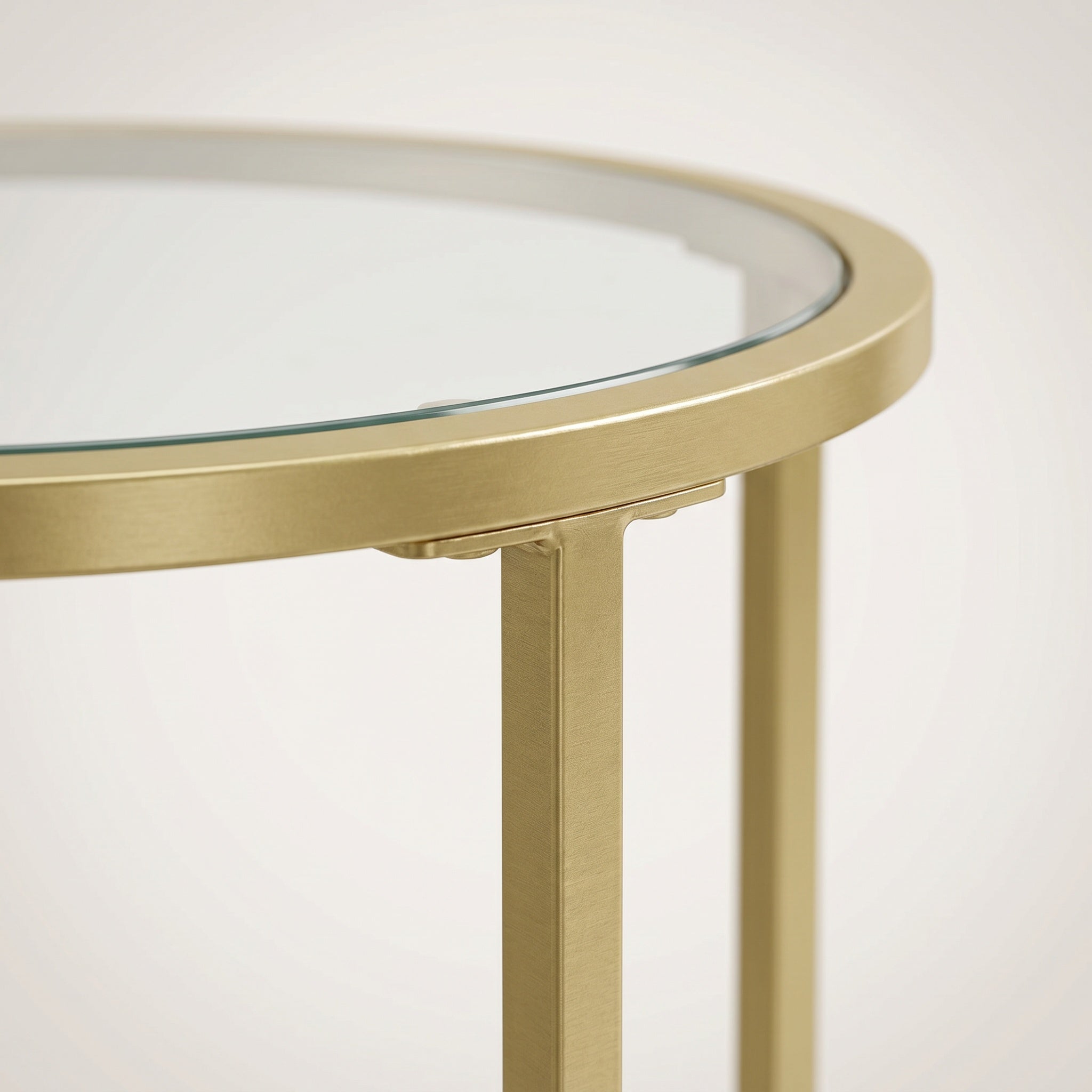 Table d’appoint ronde dorée en verre