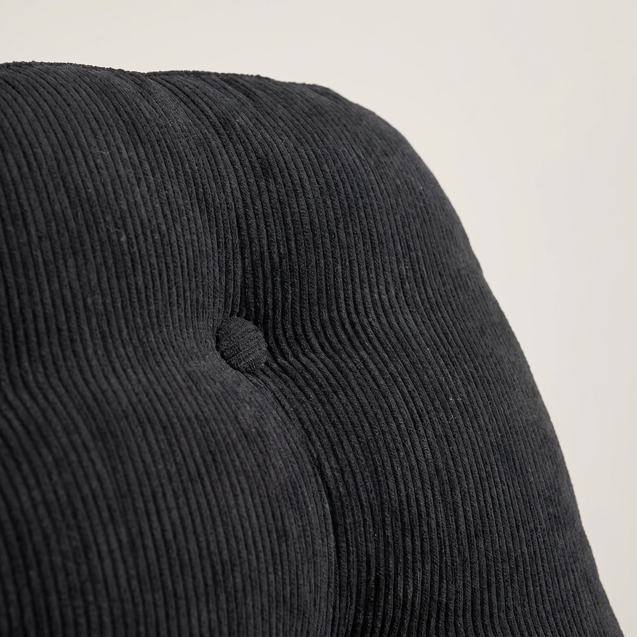 Fauteuil lounge pivotant capitonné