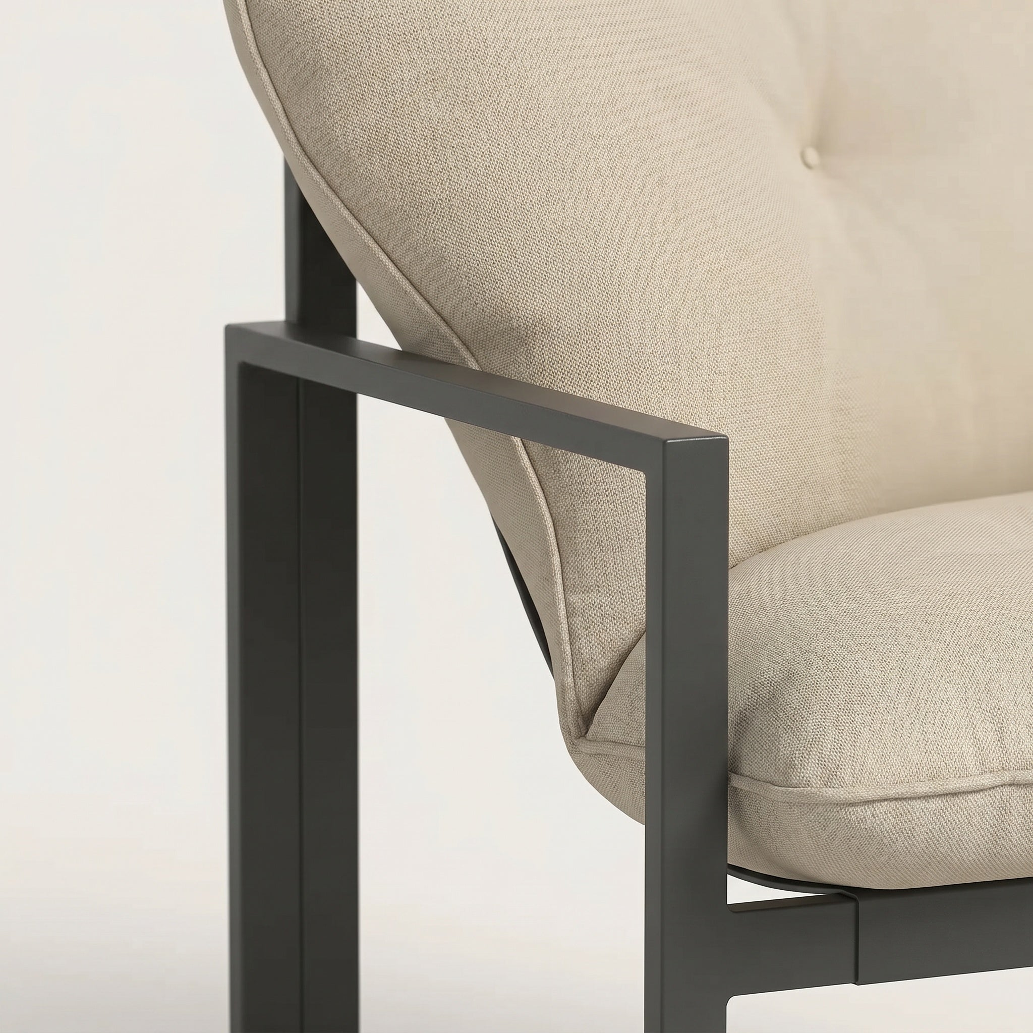 Salon lounge bas avec table et coussins beiges