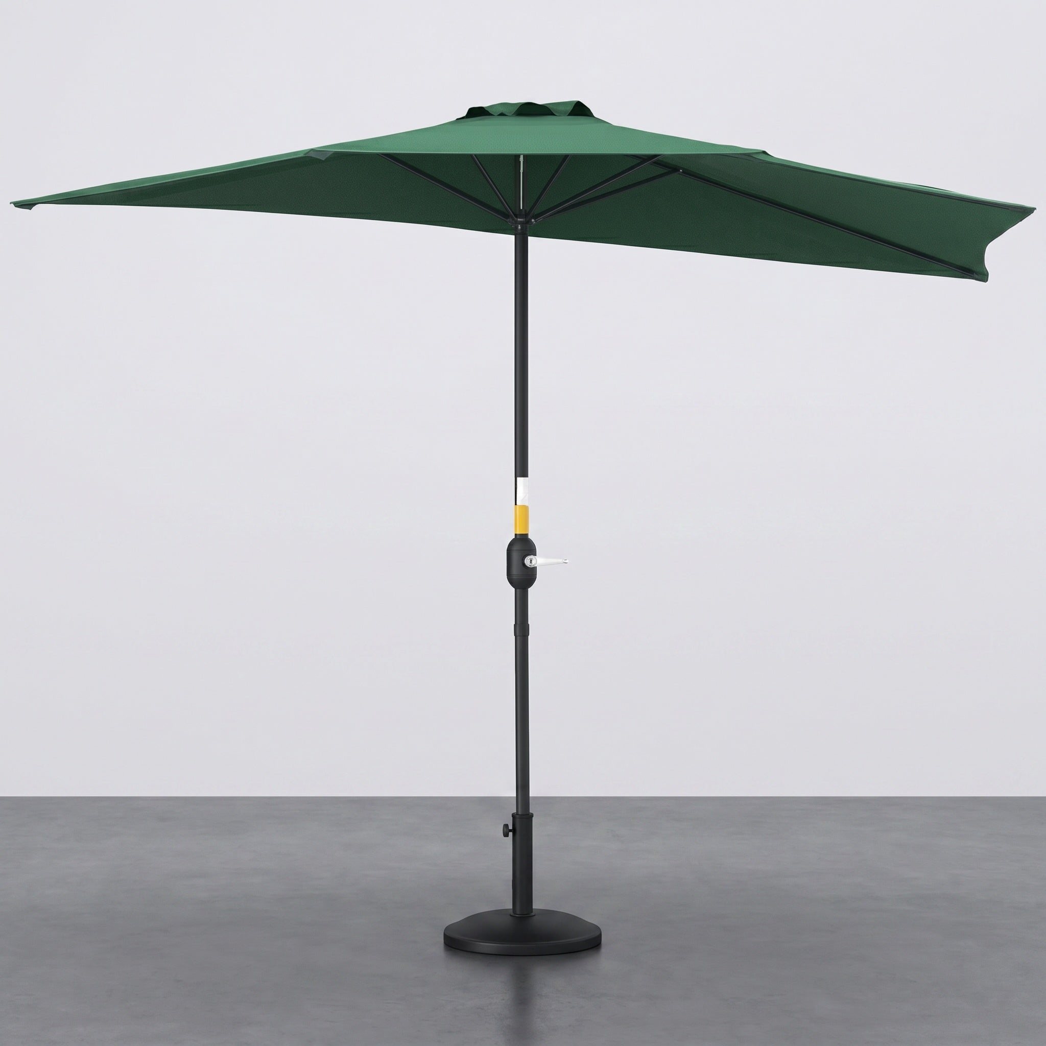 Parasol droit en aluminium à toile verte avec manivelle