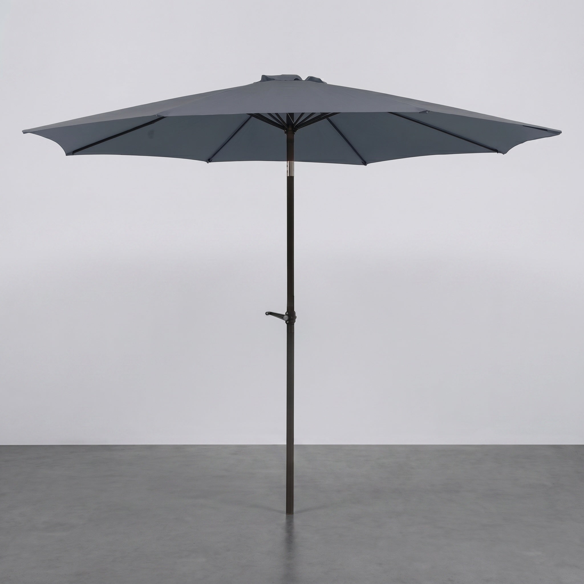 Parasol droit en aluminium à toile grise avec manivelle