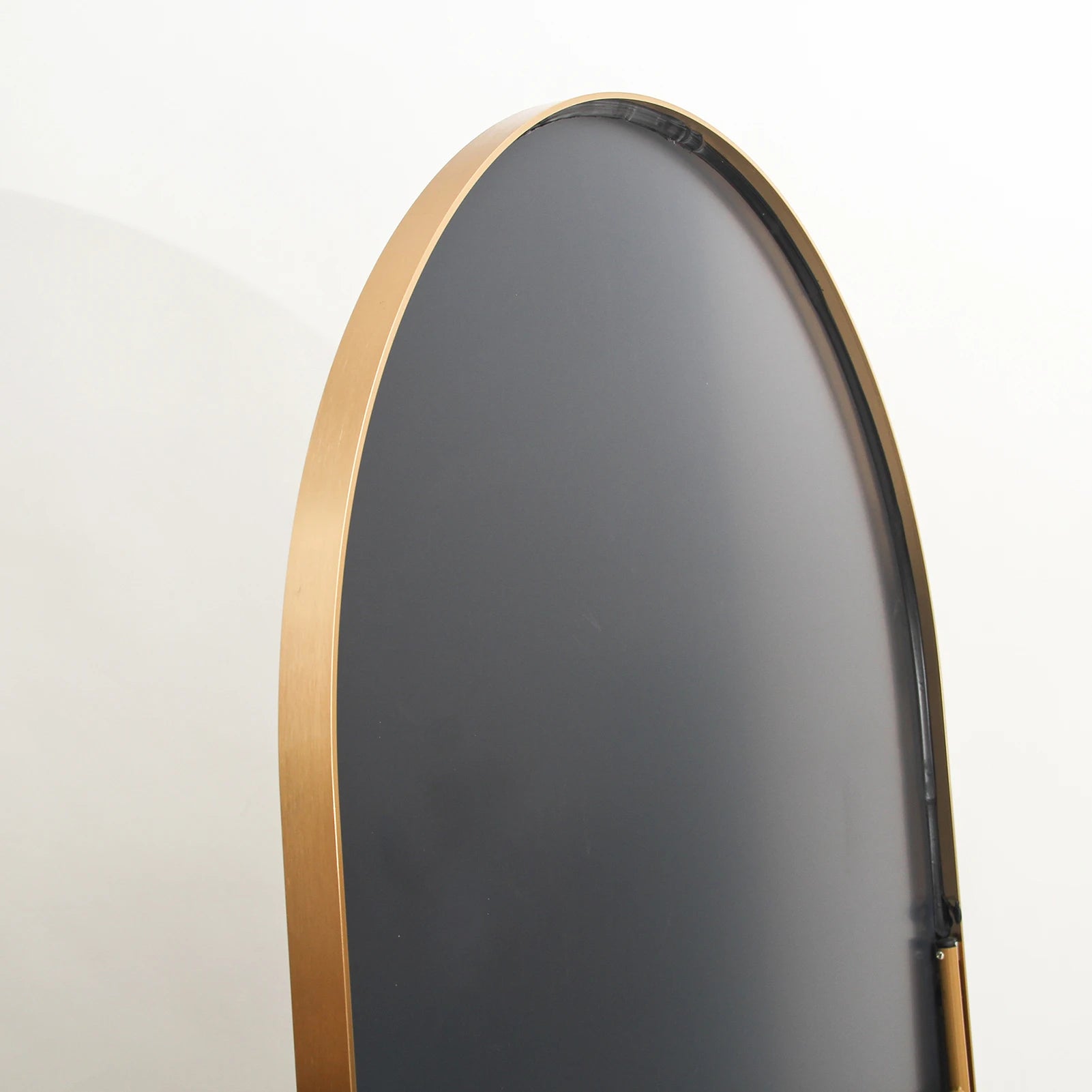 Miroir sur Pied Courbé – Verre Trempé et Cadre Doré