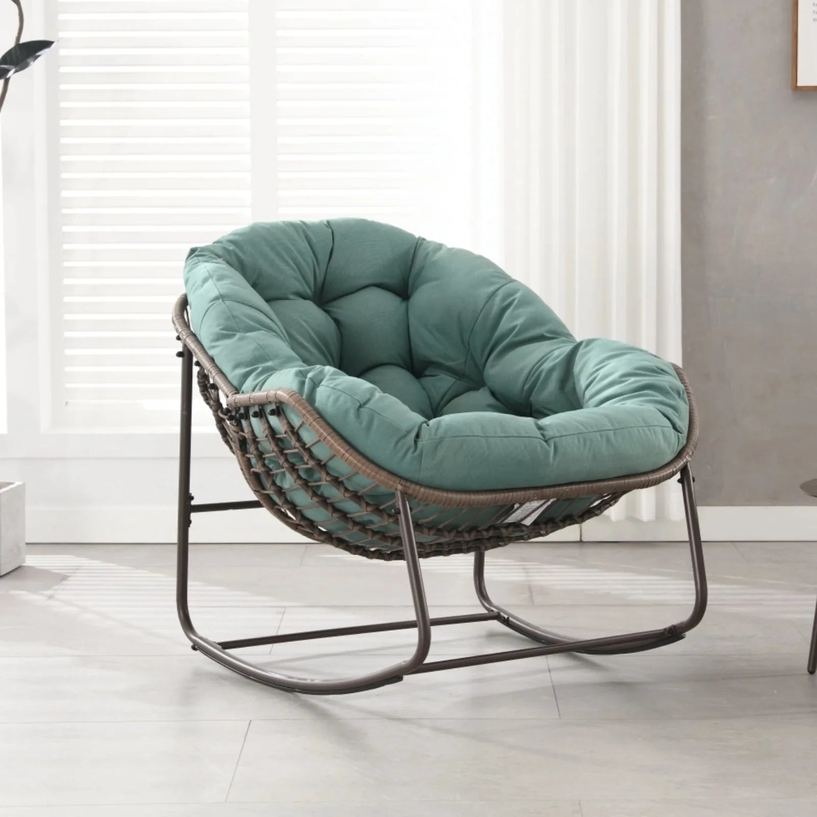 Fauteuil à bascule en rotin avec coussin