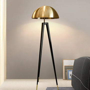 Lampadaire design trépied dôme doré