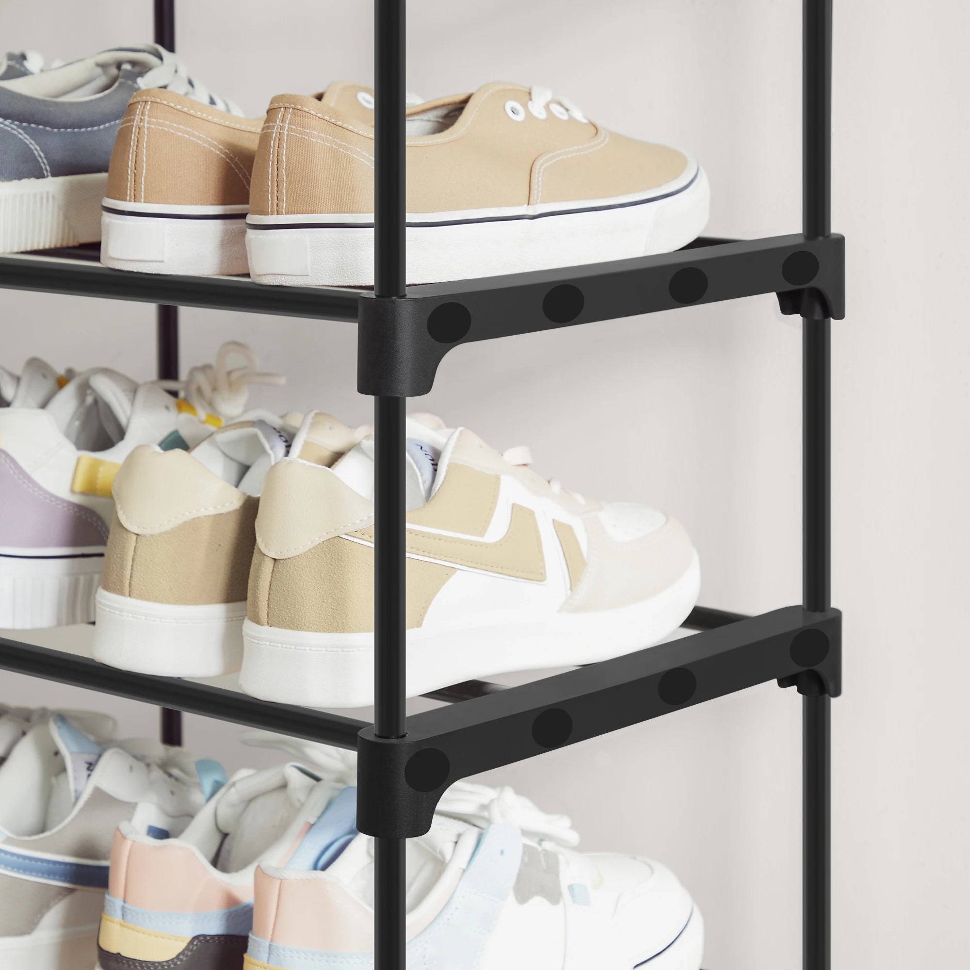 Range-Chaussures Métal Noir