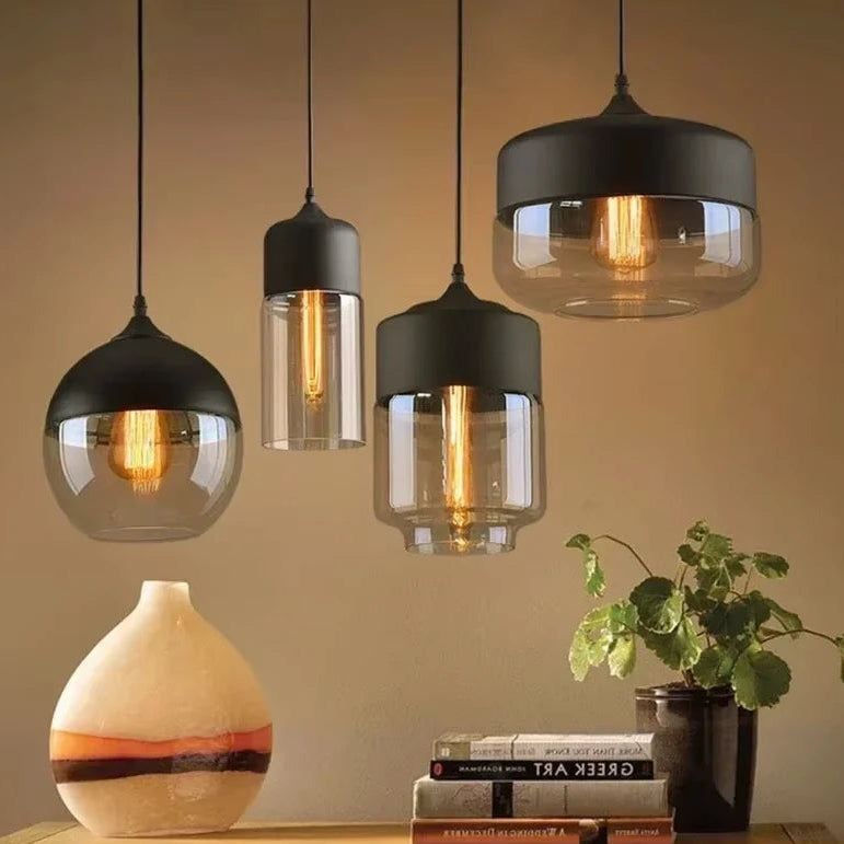 Suspension nordique noire en avec abat-jour