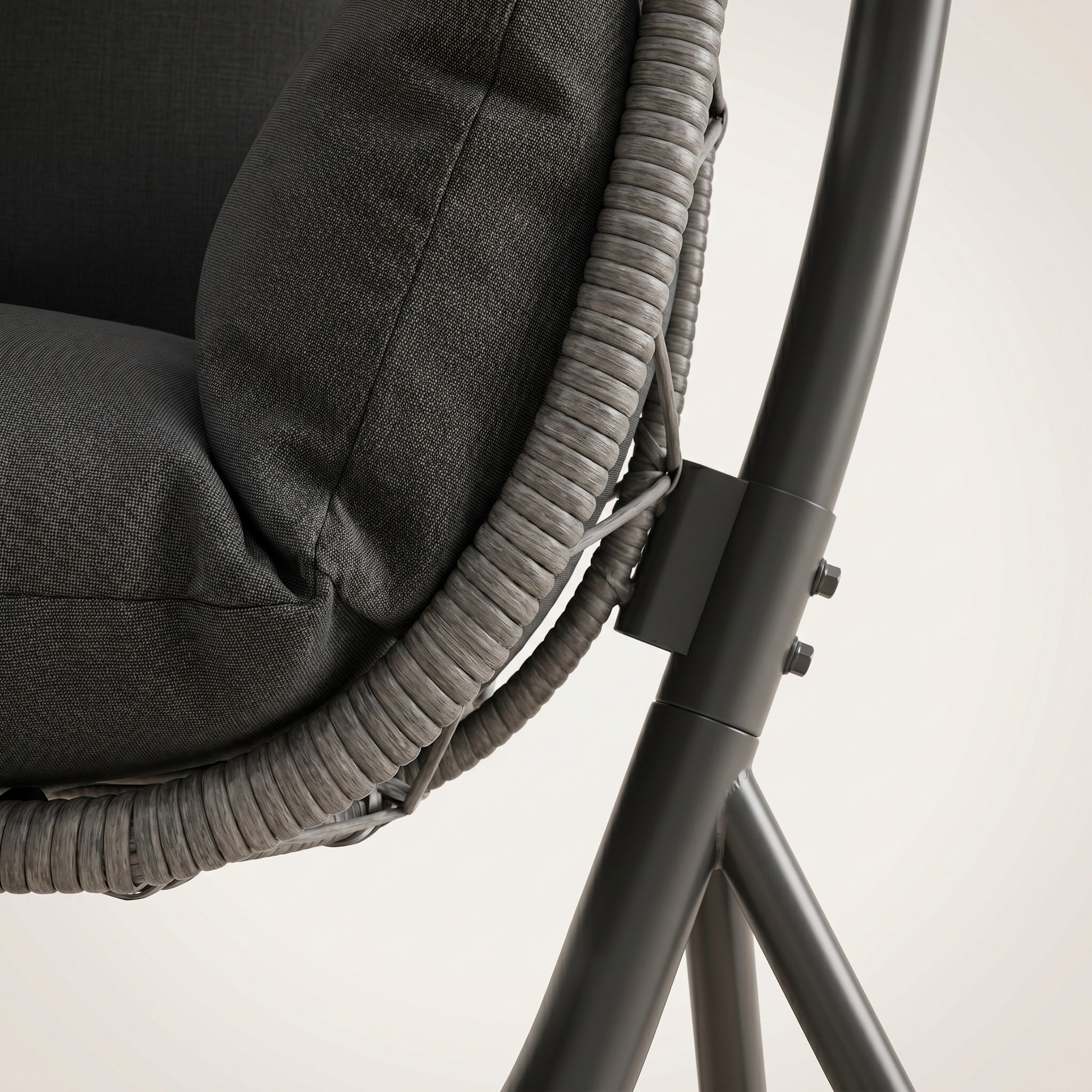 Fauteuil œuf suspendu sur pied