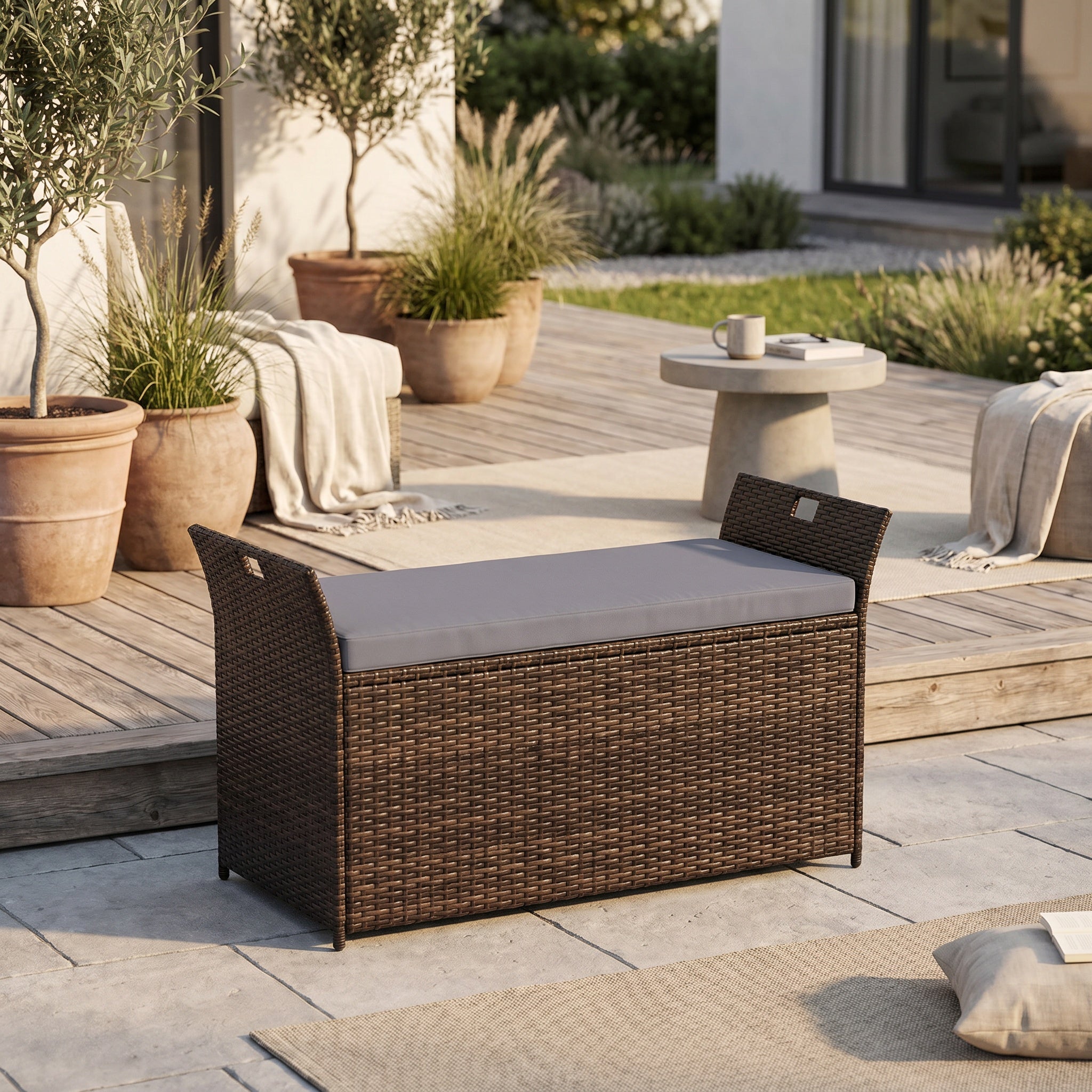 Banquette de rangement extérieure en résine tressée avec coussin gris