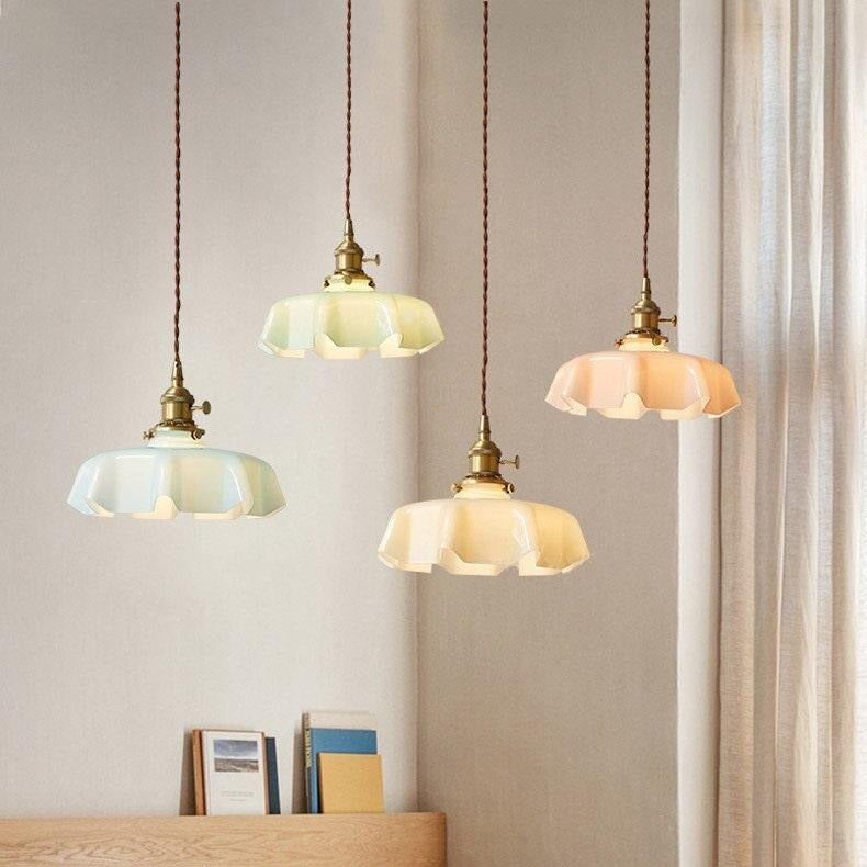 Suspension vintage en verre opalin en forme de mouchoir