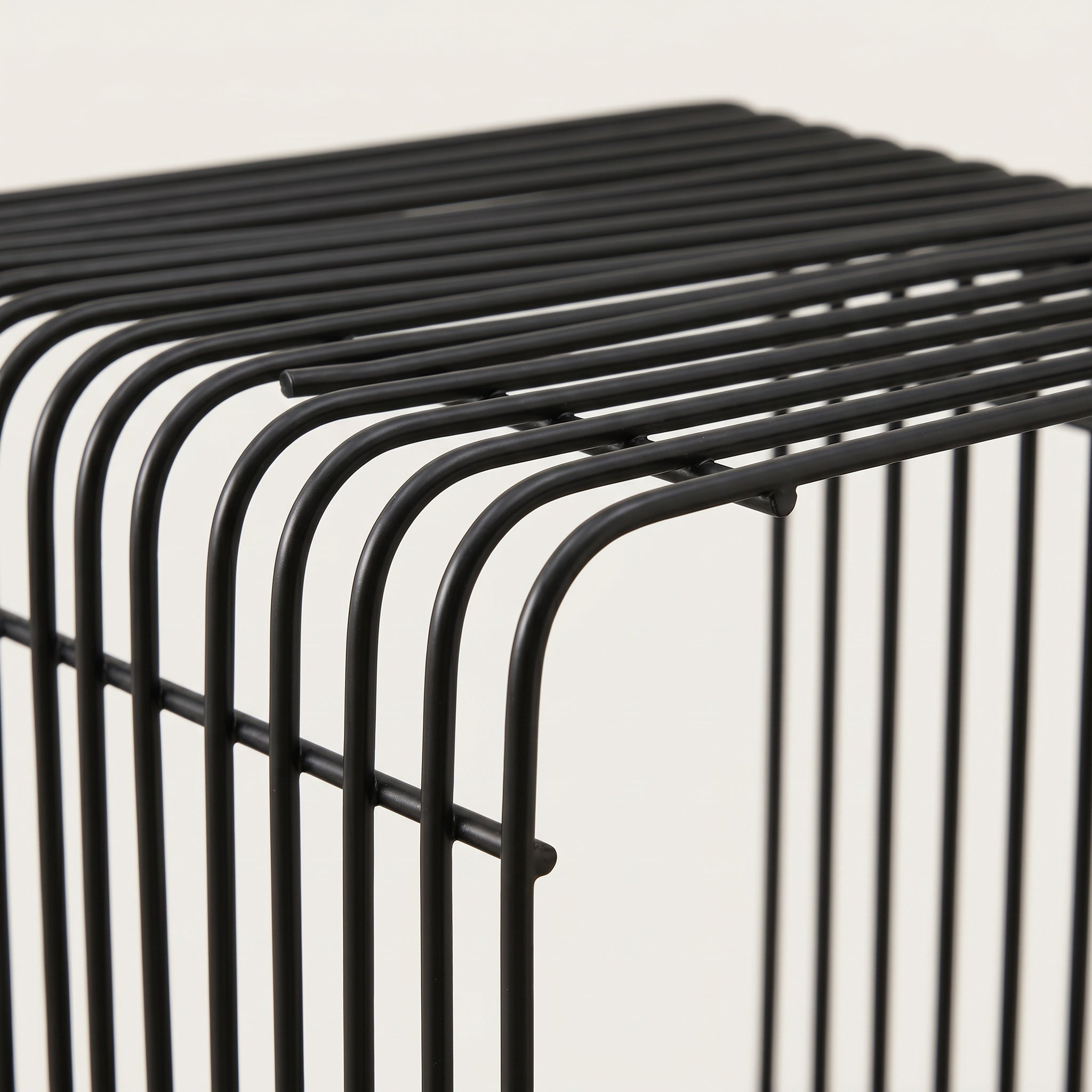 Table basse design moderne en métal